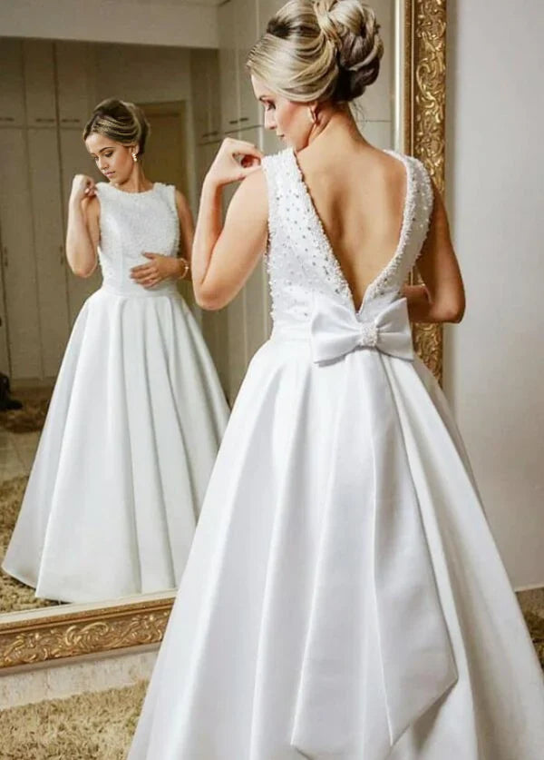 Vestidos de novia de satén con cuentas, sin mangas y corte A, sin espalda, con lazo y cinta